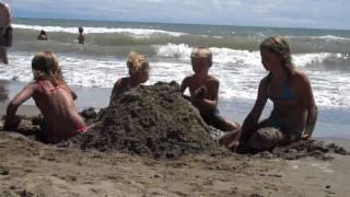 2010 07 30 Yentl, Puk, Eva en Ollie op het strand