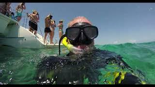 Snorkelling of a Catamaran near Cayos Blancos