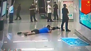 Police sniper gets captor from between colleague's legs - TomoNews