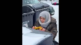 La nonna restituisce i soldi persi all'autista maleducato #shorts