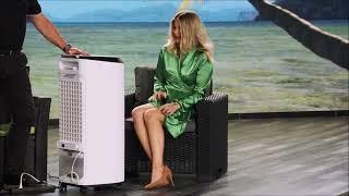 Diana Naborskaia in a green satin dress with the wind - Pearl TV (5-27-2022)