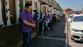 Paul Potts sings for Couple's 70th anniversary