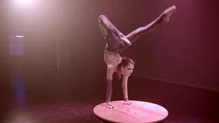 849 Solo contortion act