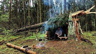 Лесное убежище в ливень и грозу| Бушкрафт | bushcraft | forest survival | forest shelter