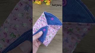 A tiny, #double-sided cotton fabric wallet. It's a quick and easy project. #patchwork #sewing