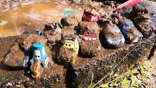 Cars Tomica (minicars) have fallen into the mud. Let's rescue and clean  Car Wash Video