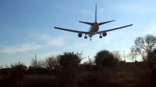 Boeing 767-300 XA-MXC de Mexicana de Aviación aterrizando en Cordoba