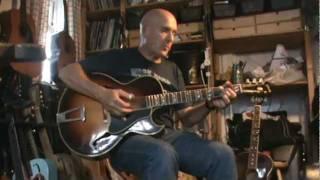 Andrew Bazeley playing a1949 Gibson L4C - Chauffeur Blues.mpg