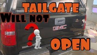 2015 GmC stuck tailgate