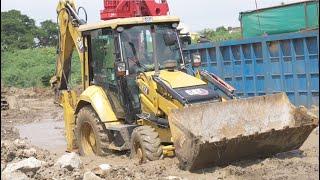 Cat® 424 Backhoe Loader Customer Story - Ram Avatar - 7,000 hours of use (India)