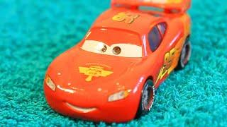 Cars Toys Lightning Mcqueen vs Hot Wheels Play Car Game