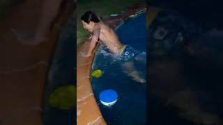 Tiro a la piscina al novio de mi prima!!