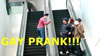 GAY ESCALATOR/GAY PRANK INDONESIA !!!!