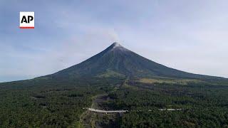 Villagers flee as Mayon volcano erupts