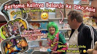 BAWA TAMU BELANJA KE TOKO ASIA PAKAI KONSTUM KARNAVAL‼️ORANG BULE MEMANG BEDA, PD’NYA SELANGIT‼️