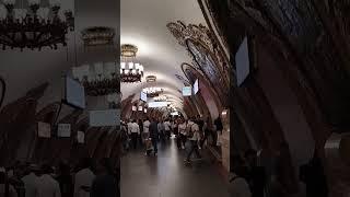 RUSSLAND. KIJEWSKAJA U-BAHN STATION IN MOSKAU… SAUBER, SCHÖN, RESPEKTVOLL… KAUM ZU GLAUBEN. 28.07.24