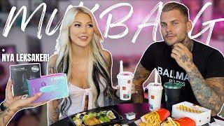 Berättar våra icks på varandra | MUKBANG + LEKSAKSHAUL med Johannes