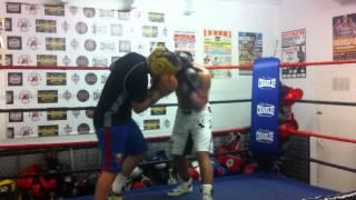 Ronny "el LLanero" y Javi Roche,haciendo sparring.