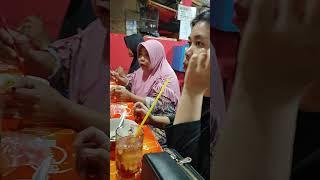 quin sylla makan bakso sama tante dan oma #shortvideo