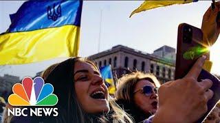 People Around The World Show Support For Ukraine
