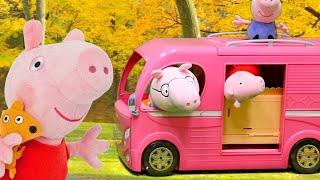 Peppa Pig ailesi evi olmadığı için karavanda kalıyor! Çocuklar için oyuncak videoları!
