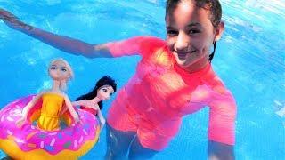 Tatil yapma. Marinette ve Chloe ile havuz keyfi. Oyun videosu