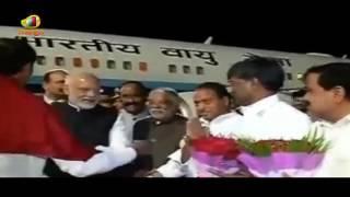 PM Modi Gets Grand Welcome From CM KCR | Reaches Hyderabad | Mango News