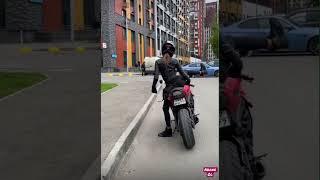 Motorcu kızın kral hareketi | Cool biker girl #motor #bike #araba