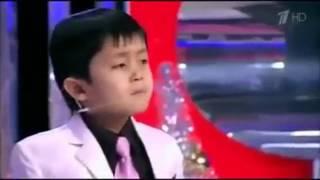 4 year child from uzbekistan sings Persian چک چک باران