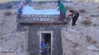 A single mother and her children are caught in a severe storm of rain and wind.