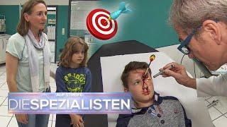 Wie schrecklich! Kleiner Junge hat einen Dartpfeil im Kopf stecken  | Die Spezialisten | SAT.1