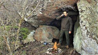 Bushcraft Survival in the Canyon, Water Filter, Stone Underfloor Heating, Baking Bread