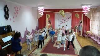 Танец на 8 марта в детском саду средняя группа