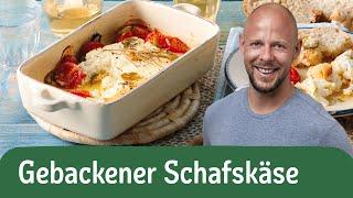 Gebackener Feta: Schafskäse mit Tomaten im Ofen zubereiten  | REWE Deine Küche