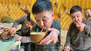 Daily life of herders, eating dried meat [Chabaqi] #camping #cooking #Mongolia