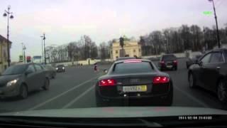 Неадекватный водитель на Audi R8 атакует Mazda