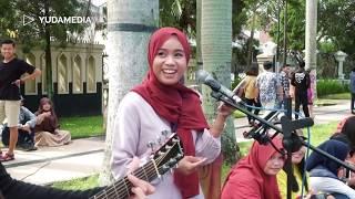 Harusnya Aku - Armada (Cover Musisi Jalanan Cewek Berjilbab)