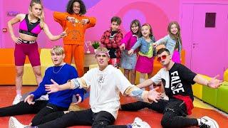  Yogalehrer BESTRAFT rebellische Teenager! Amina brachte das neue Mädchen zur Schule | Serie 29