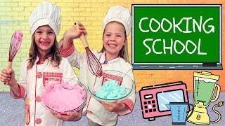 Addy and Maya Take A Cooking Class at Toy School !!!