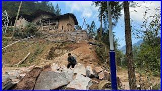 The strong man opened the way up the mountain to renovate the old house