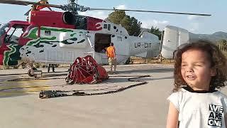 HELİKOPTER , Gerçek İtfaiye Helikopteri (YANGIN SÖNDÜRME) İnceledik ama Toprak çok korktu !!!