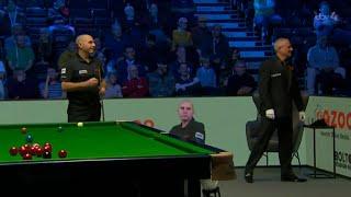 Snooker referee ROASTS fan when phone goes off  