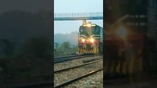 139Up Sandal Express vs Karakorum Express #railwayplatform #railwayline #basharatzafarjanjua #trend