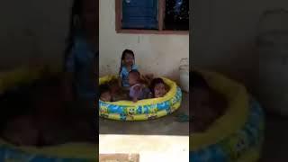 Sekarang sudah pada besar2,yg kakak SMA yg adik2 sudah SD #videolama #anakanaklucu