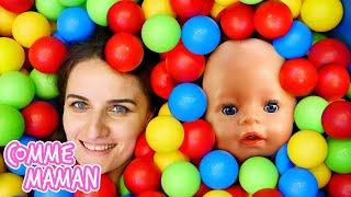 Jouons dans la piscine à balles avec Baby Born. Comme maman. Vidéo pour fille avec des jouets.