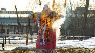 Самое высокое чучело Масленицы сожгли в Подмосковье