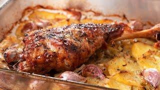 How to Make Roast Lamb with Baked Potatoes – Perfect for Christmas