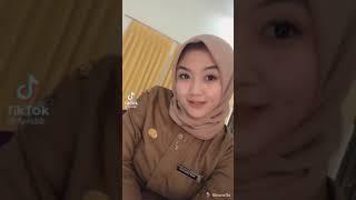 #viral tiktok hijab. yg bersragam juga ok (vidio tiktok @tyasbb)