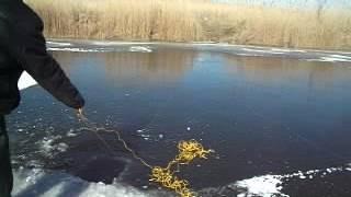 Устройство для подледной протяжки шнура (установка сетей)