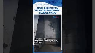 Viral Video Pria Ponorogo Nekat Tutup Jalan dengan Tembok Gara-gara Dikucilkan, 13 KK Kena Dampak